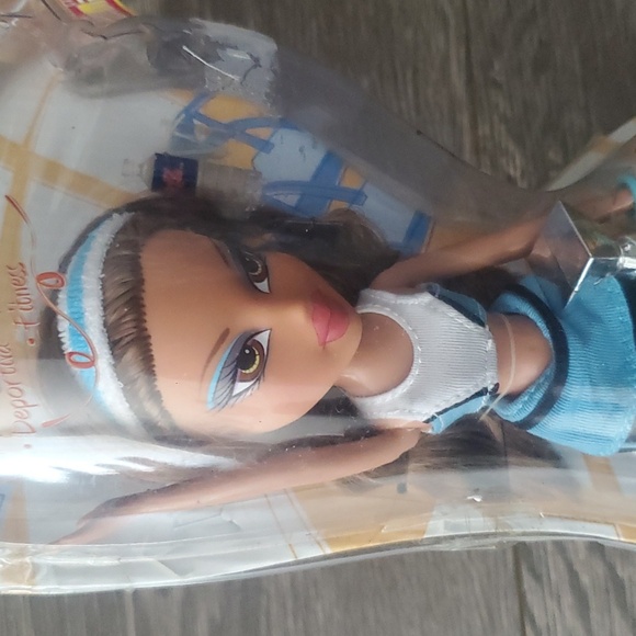 Bratz Play Sportz Fitness Yasmin - NIB Collectible - Picture 3 of 8